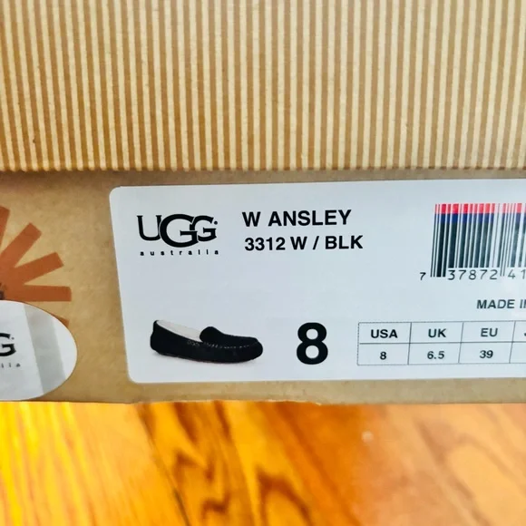 UGG Women’s Black Suede Loafers with Cream Lining. Size 8 - Picture 6 of 6